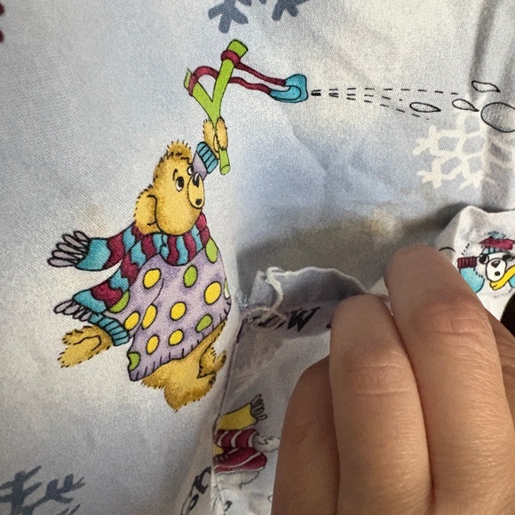 Women’s Snow Themed Cartoon Print Scrub Jacket Size: M - Picture 3 of 5